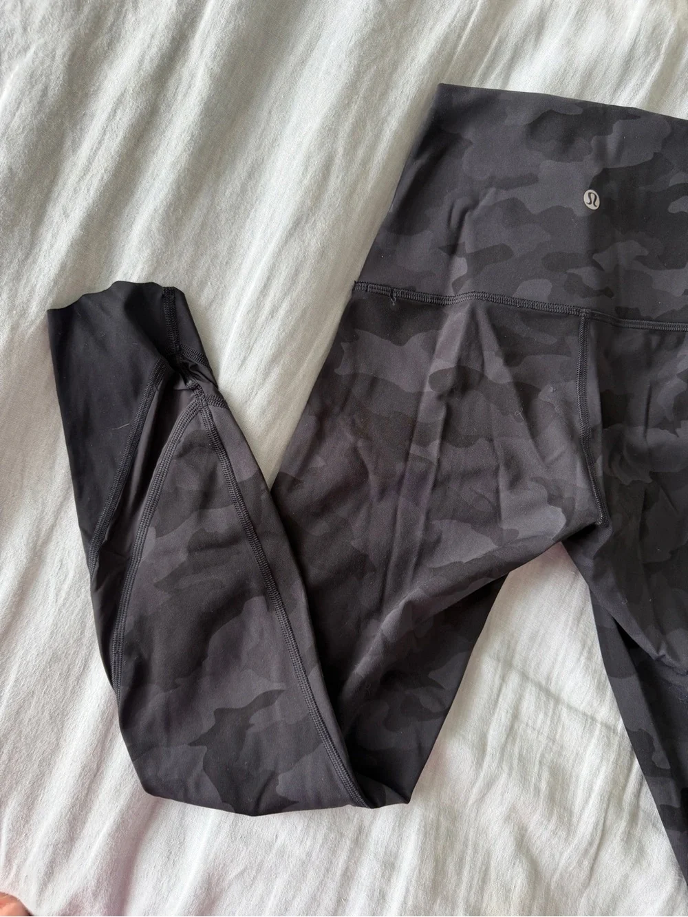 Lululemon Wunder Under Camo Crop High-Rise  Scallop Size 2